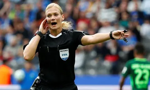 Nữ trọng tài đầu tiên cầm còi ở Bundesliga