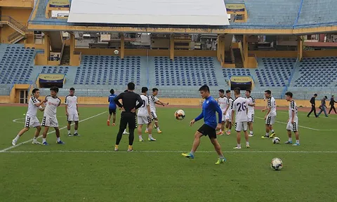 "Lá chắn thép" ĐT Việt Nam vắng mặt trong buổi tập CLB Hà Nội