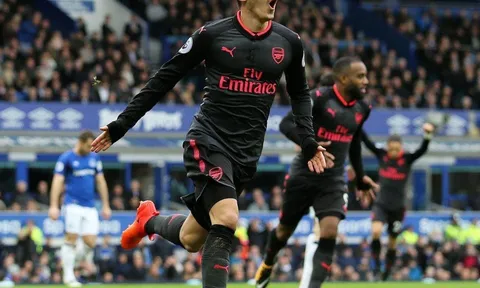 Oezil bị chê lười nhưng nước rút nhiều nhất Premier League