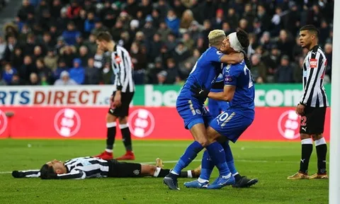 Okazaki ôm đầu máu, đem lại chiến thắng thứ 3 liên tiếp cho Leicester