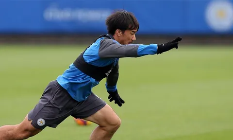 Okazaki tập luyện cật lực trước trận chiến với Stoke