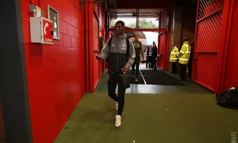 Dàn sao Man Utd đã có mặt ở Old Trafford, chờ hạ Crystal Palace