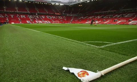 Old Trafford tĩnh mịch "như tờ" trước đại chiến