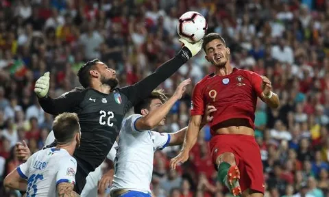 Ôm hận trước đồng đội cũ, Donnarumma bất lực nhìn Italia tay trắng rời BĐN