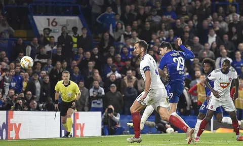 Ơn giời, cuối cùng Morata cũng biết 'làm bàn'!