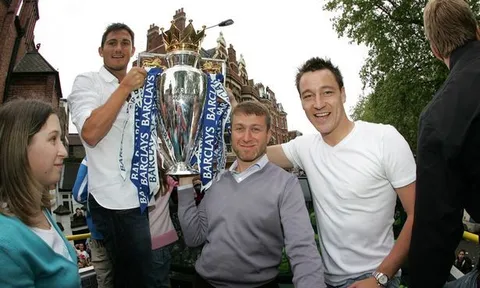 Ông chủ Chelsea bị từ chối khi hỏi mua Arsenal