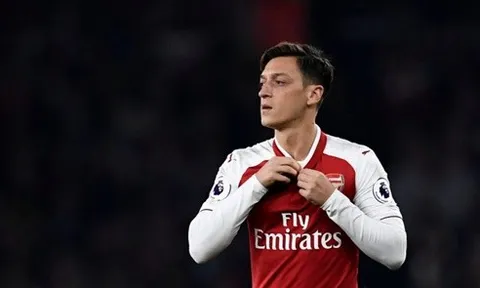 Ozil bị chỉ trích dữ dội sau trận thua Watford