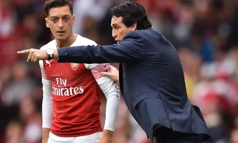"Ozil không có chỗ trong sơ đồ của Arsenal"
