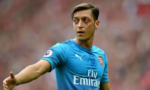 "Ozil không nên gia nhập Man United"