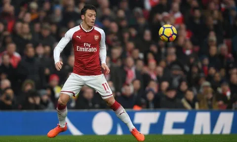 Ozil không phải là người mà Barcelona cần
