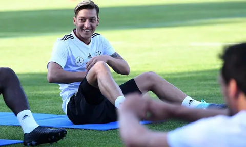 Ozil về tuyển Đức: Mừng như cá gặp nước