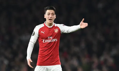 Ozil quá hay, HLV Unai Emery phải thốt lên một điều