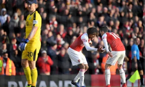 Ozil rực sáng, Arsenal chấm dứt chuỗi thua một cách hoàn hảo