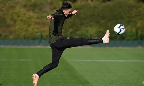Ozil tung vô ảnh cước, Arsenal cật lực hướng tới nấc thang thứ 10