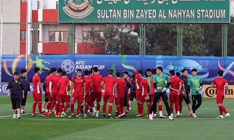 Truyền thông Hàn Quốc "bám" tuyển Việt Nam, thầy Park tung hoả mù