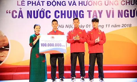 ĐT Việt Nam chung tay vì người nghèo