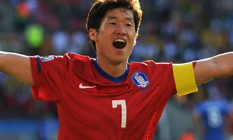 Điểm tin bóng đá Việt Nam tối 18/12: Park Ji Sung chức mừng ĐT Việt Nam và HLV Park Hang-seo