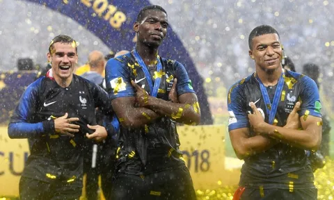 Pogba tặng quà độc cho đồng đội, LĐBĐ Pháp tốn 270 triệu