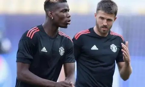 Paul Pogba và Michael Carrick trở lại tập luyện cùng đội trẻ MU