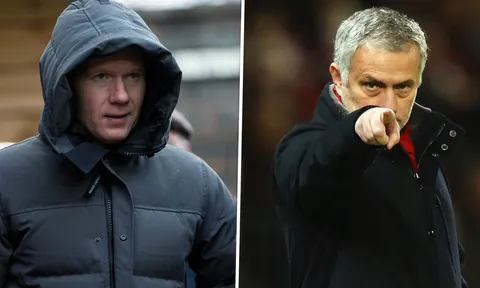 Scholes ngay lập tức "đá đểu" Mourinho khi nhận việc mới tại Oldham