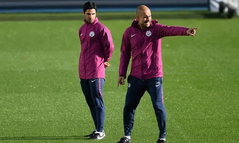 Pep hò hét trên sân tập khiến dàn sao Man City 'tái mặt'
