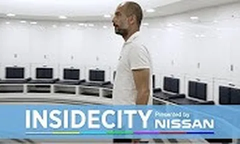 Pep ngẩng người ngắm phòng thay đồ mới của Man City
