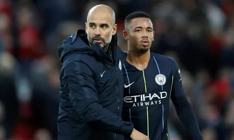 Pep Guardiola xin lỗi Jesus vì để Mahrez sút phạt đền