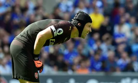 CĐV Arsenal yêu cầu 'trảm' Petr Cech sau màn trình diễn thảm họa