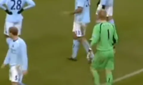 Pha 'bắn tốc độ' khó tin của thủ thành Joe Hart