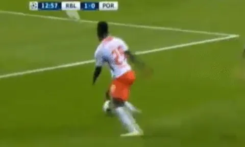 Pha 'xoay compa' tuyệt đẹp của sao RB Leipzig