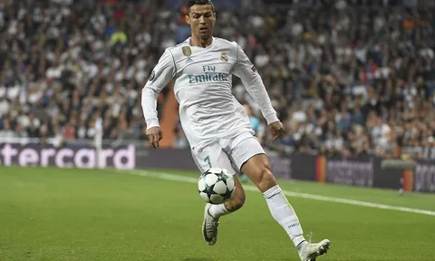Pha đi bóng xé toang hàng thủ Tottenham của Ronaldo