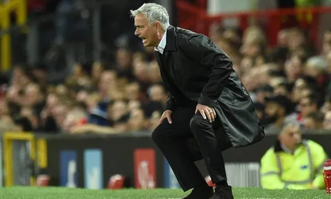 Phải chăng Mourinho đang "giận cả thế giới"?