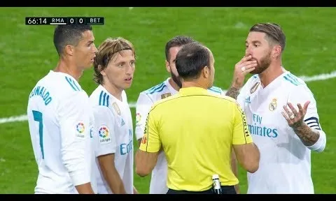 Phải chăng trọng tài bắt ép Real Madrid & Cristiano Ronaldo?