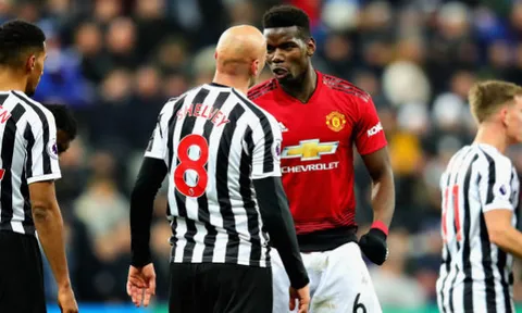 Phạm lỗi còn nhiều lời, cựu sao Liverpool suýt bị Pogba 'dạy bài học'