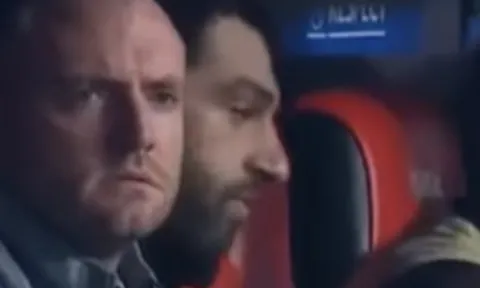 Phản ứng của Salah trước bàn thua vào phút 90+4 của Liverpool