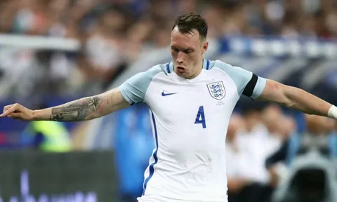 "Phil Jones là trung vệ số 1 nước Anh"
