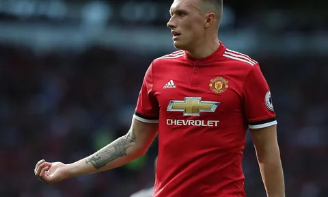 Phil Jones lên tiếng, tiết lộ vai trò của "đệ nhị nhân" tại Man Utd