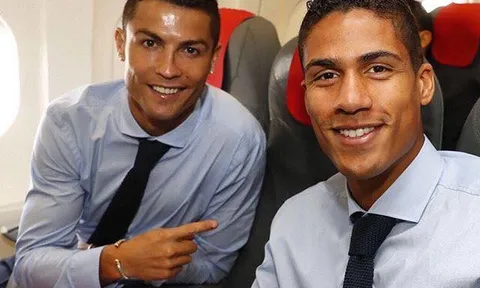 Phong độ chạm đáy, Ronaldo vẫn tươi cười cùng Real sang Dortmund