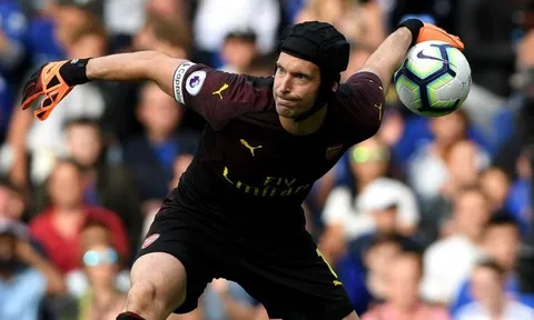 Phong độ suy giảm, Petr Cech vẫn được Emery "bảo kê"