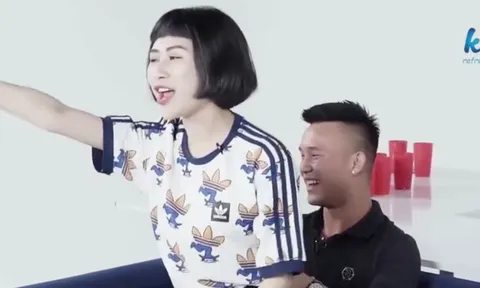 Cầu thủ U19 Việt Nam khiến fan đỏ mặt vì... 'cảnh nóng'