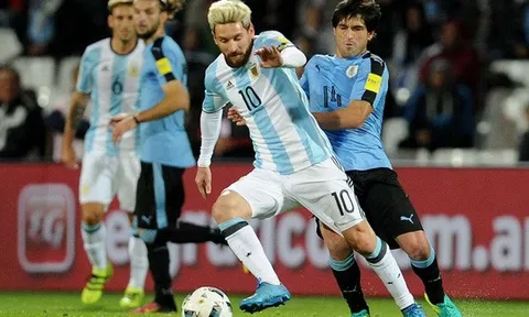Vòng loại World Cup 2018: Messi quyết đấu Suarez