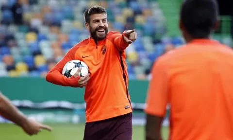 Pique cười nghiêng ngả trong buổi tập đầu của Barca tại Lisbon