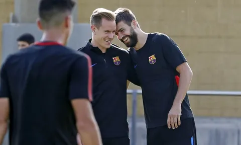 Pique lộ rõ thái độ khác biệt khi trở lại tập với Barca