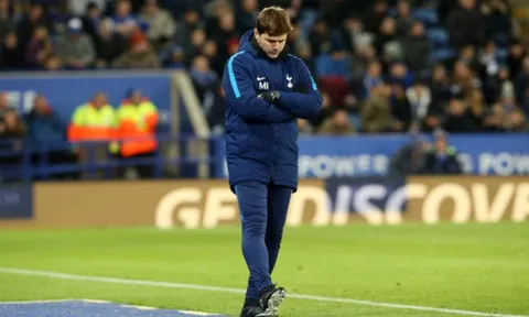 Pochettino chỉ biết cúi đầu trước phong độ đi xuống của Tottenham