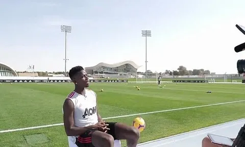 Pogba làm NHM "nức lòng" với pha bóng đẳng cấp dù đang trả lời phỏng vấn