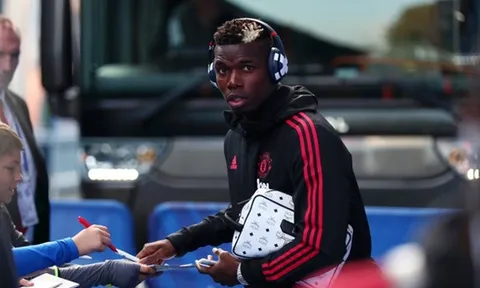 Pogba nhận đủ 'gạch đá' vì mắng Lindelof