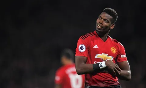 Pogba 'nhảy múa' tại Old Trafford, Man United chỉ còn kém Arsenal 3 điểm
