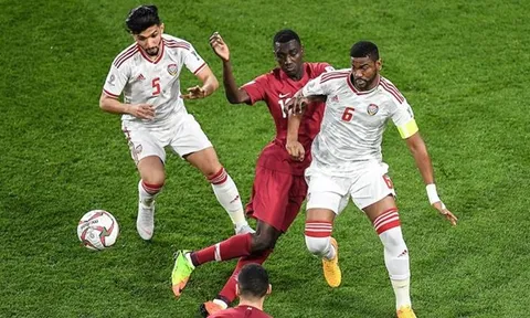 'Qatar không quan tâm đến hành động ném chai, giày dép của CĐV UAE'