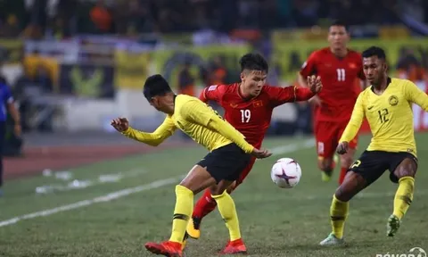 'Nhạc trưởng' Quang Hải xâu kim, kiến tạo và lừa cả hàng thủ Malaysia