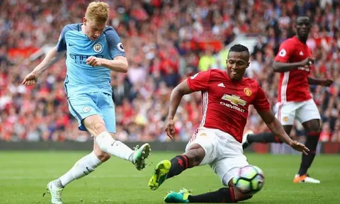 Quên Chelsea hay Liverpool đi, chỉ Man Utd đủ sức đua Man City